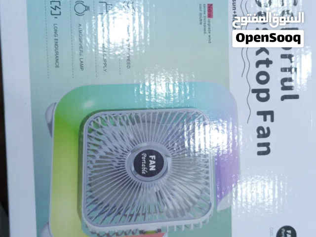 مروحة محمولة مع إضاءة LED ملونة