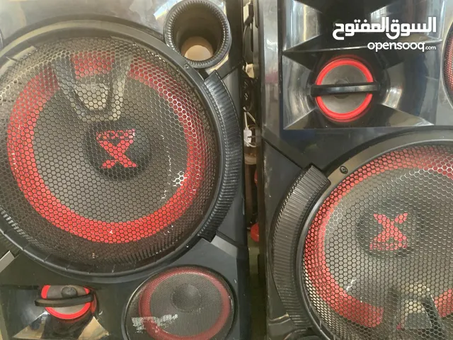 مكبر الصوت مع سماعاتLoudspeaker with headphones