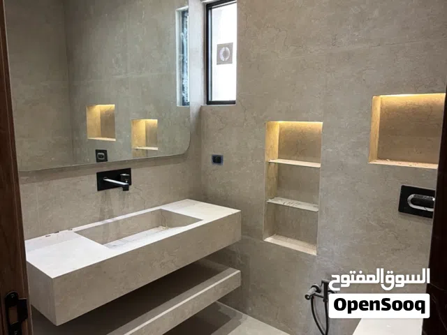 شقة طابق اخير مع روف مساحة 237 م ساحة 170م - شارع العرب شفابدران