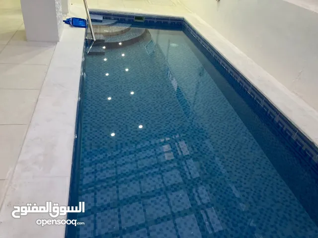 صيانه المسابح من تسريب المياه وصيانه الدفاعات وغرف الميكانيك والفلاتر والمضخات