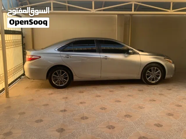 2016 تويوتا كامري SE
