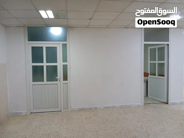 صالة 200 متر مربع  للايجار