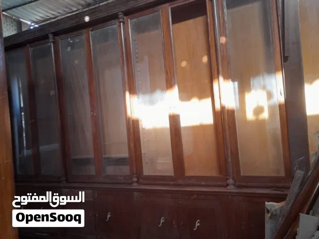 رف للكتب كبير جدا