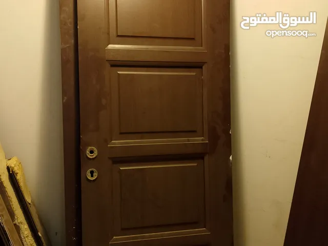 ابواب خشب مقاسات مختلفه بحاله ممتازه