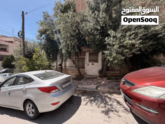 شقه طابق أرضي للبيع على مستوى الشارع بسعرررررررر محروووق عمان ضاحية الرشيد