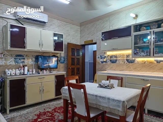 210m2 5 Bedrooms Townhouse for Sale in Basra Tahseneya