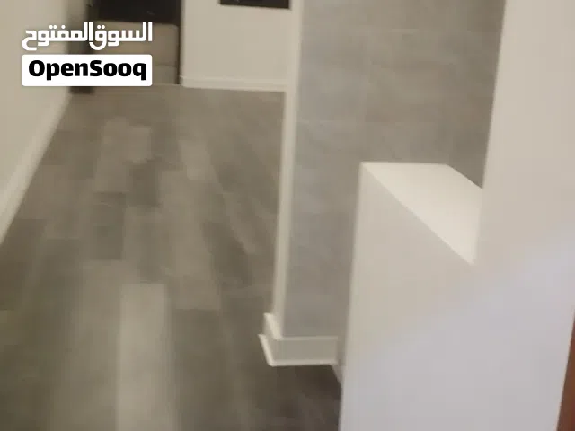 الإيجار شقق غرفه وصاله وحمام ومطبخ في الجابرية