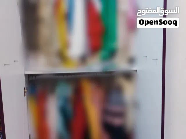 دولاب ملابس نظيف