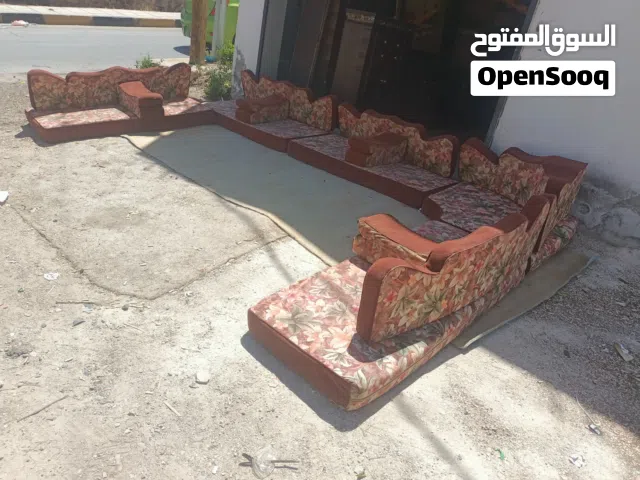 اربع فرشات واربع مساند واربع مراكي وزاويه بحاله ممتازه