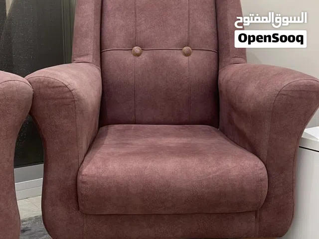 2 كرسي وطاولة سفرة تكبر وتصغر حسب الحاجة بدون كراسي ومكتب اطفال