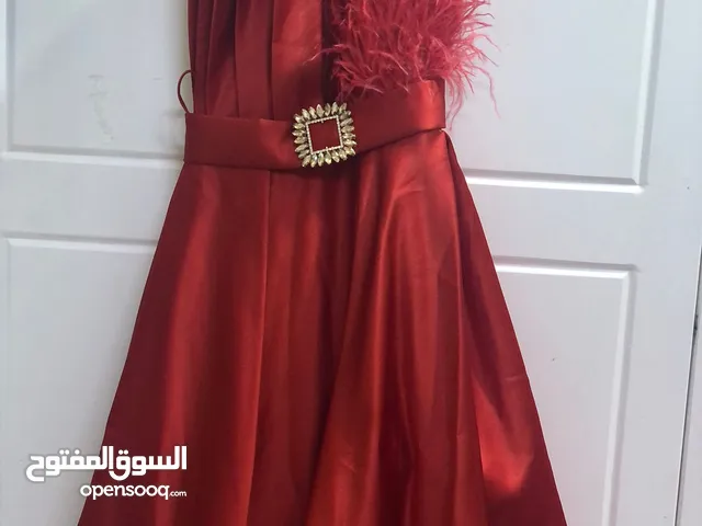 فساتين عرس للأطفال طقم واحد كبير والثاني صغير جديد