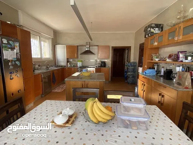 مطبخ من مطابخ الطباع بوضع ممتاز جداً