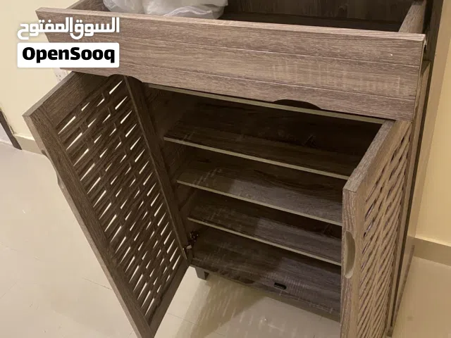 خزانة جواتي و تسريحة مع مراية كبيرة لغرفة النوم