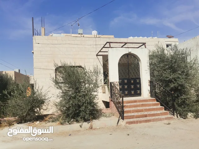183m2 4 Bedrooms Townhouse for Sale in Salt Al Balqa'