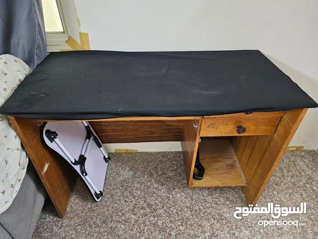 Computer table with 2 drawers