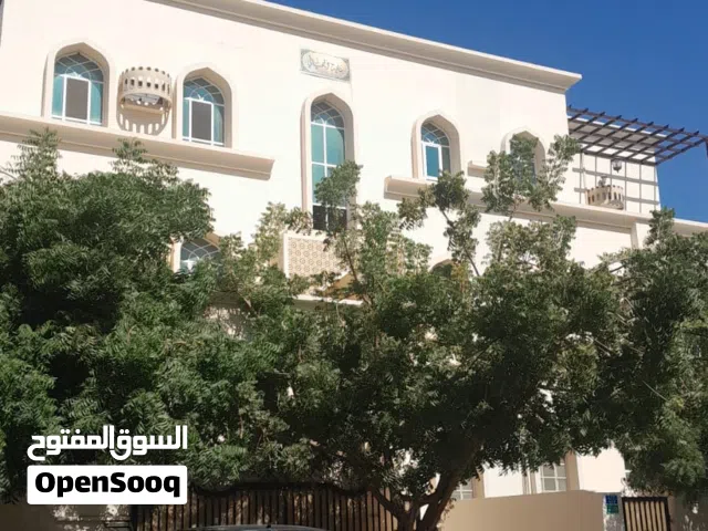 للايجار شقة مفروشة مع ملحق غير مفروش في موقع ممتاز في الحيل الجنوبية في شارع المزون في منطقة نشطة