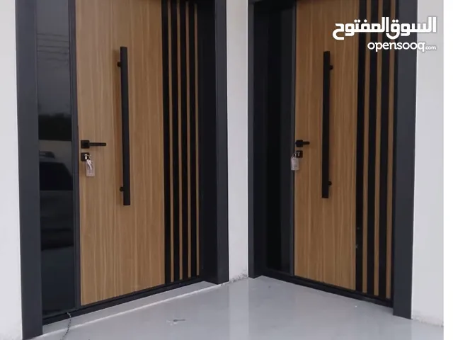 Cast aluminium door