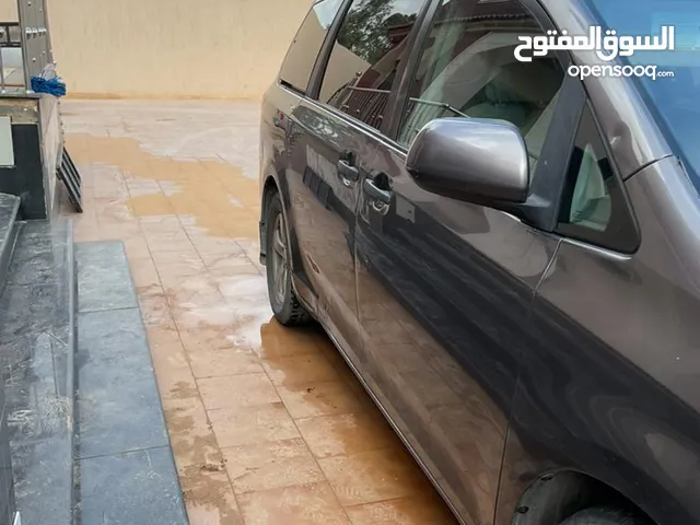 Used Toyota Sienna in Tripoli