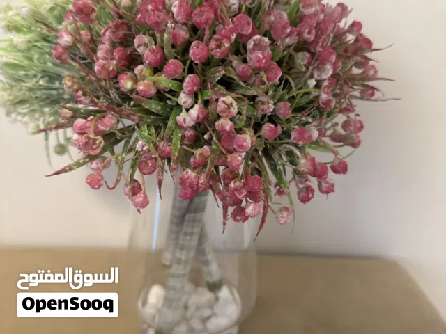وردة صناعية جديدة وكبيرة