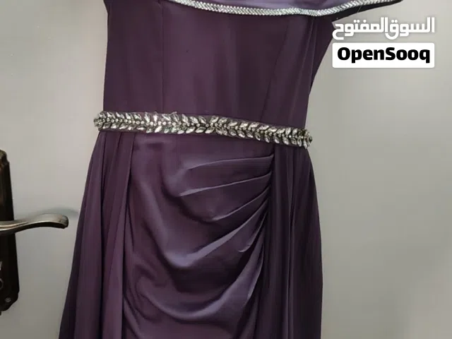 فستان مستعمل للبيع
