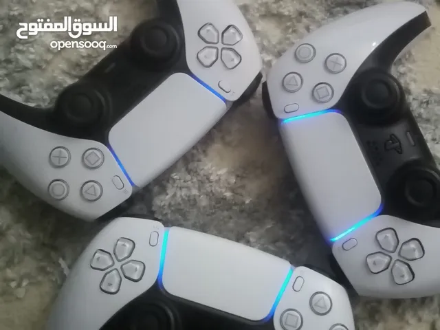 ثلاثه ايدين بلايستيشن 5 نظاف الله يبارك اصليات وخاليات من العيوب بأذن الله تعالى