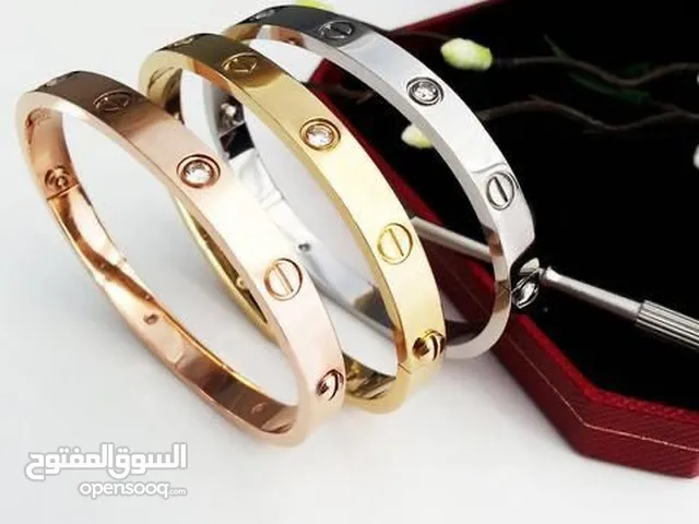 طقم الأساور الكارتير الأصلي متوفر منو كميه محدودة جداً لتواصل والاستفسار مكفولات لمدة سنه كاملة