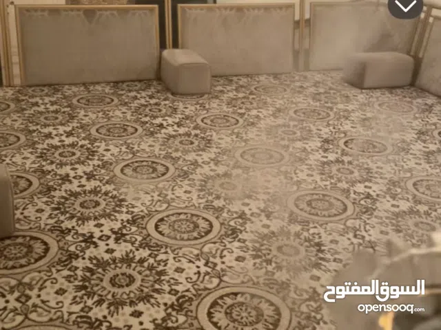 مجلس مستعمل. نظيف