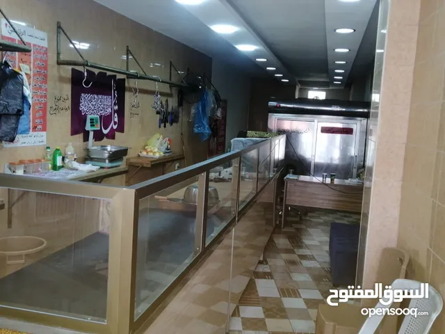 ملحمة وتجهيزات بكافة معداتها للبيع في طبربور شارع النهضة أبو عليا