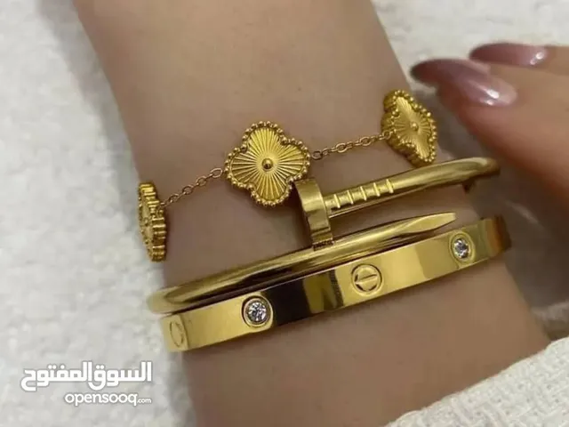 تشكيلة من أفخم السوارات الرائجة سيت متكون من 3 قطع . مسمار . فان كليف . كارتير