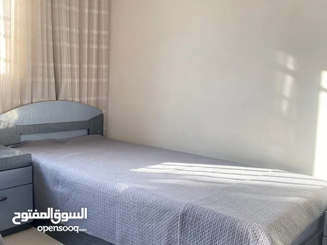 سريرين شبه جديد للبيع