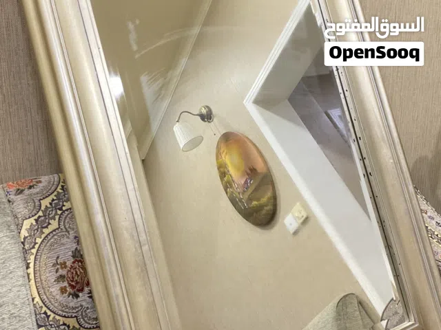 مراية ديكور انتيك قديم بلون شامبين معتق اوروبي فخم، مستعمله بحاله جيدة عليها الوان تعطي طابع اقدم