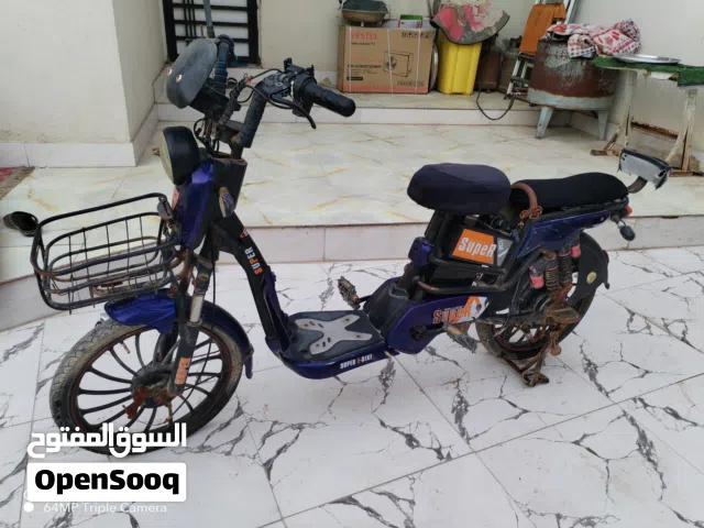دراجة شحن كهربائيه.      حجم 20 اربع بطاريات بطاريات مستعملا قليل.          بيهة عطل ما ادري شني