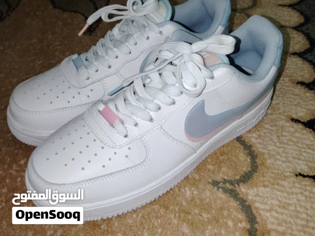 الحذاء جديد غير مستعمل