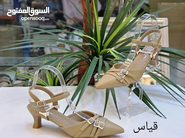 كعب نسائي  الوان مختلفه