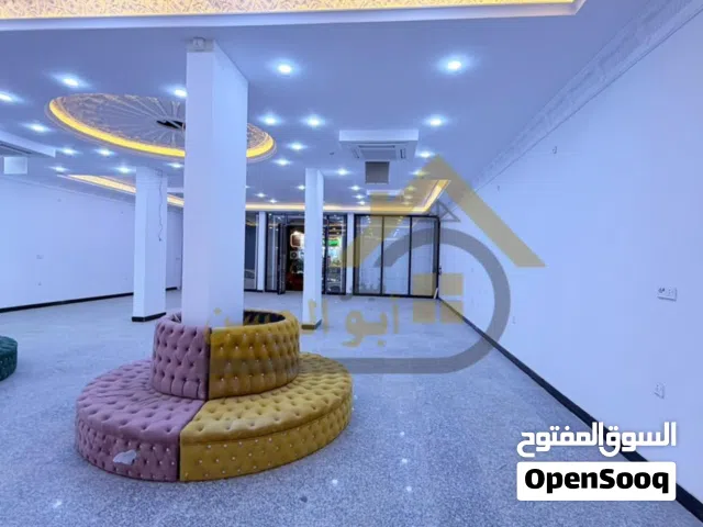 بناية تجارية للايجار حديثة في منطقة الجنينة ، المساحة 300