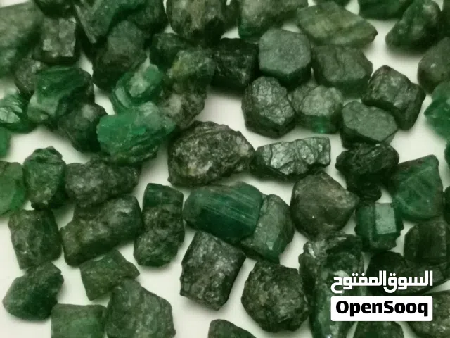 زمرد اخضر طبيعي اصلي الكميه محدودهEmereald