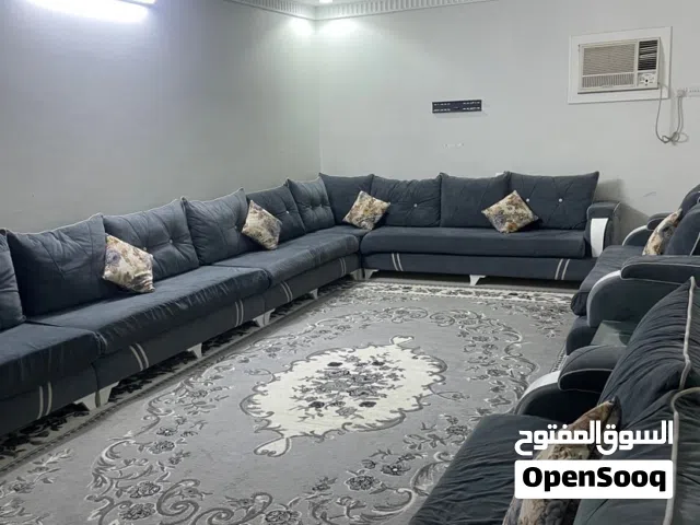 كنب نظيف لغرف الجلوس