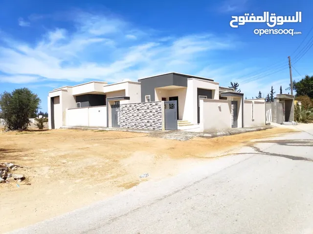 165 m2 5 Bedrooms Villa for Sale in Tripoli Ain Zara