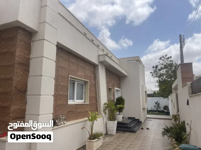 منزل 800 متر بي استراحة مفصولة بني من المالك