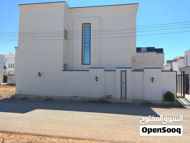 220 m2 5 Bedrooms Townhouse for Rent in Tripoli Ain Zara