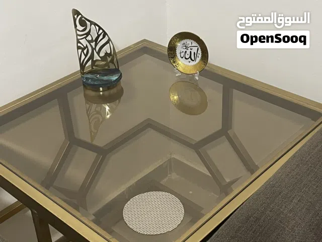 1 طاولة نص وطاولتين جانبتين للبيع