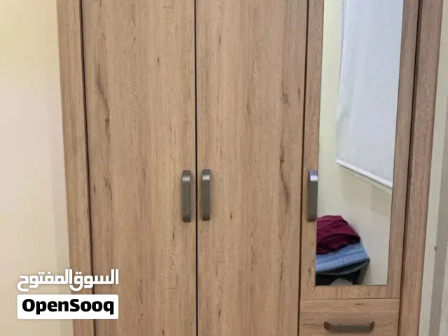 خزانة ملابس شبه جديده ونظيفة