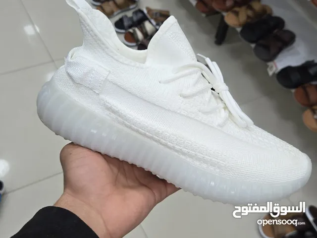 حدا yeezy350 متوفر بي سعر حارق 65 دينار فقططربلس