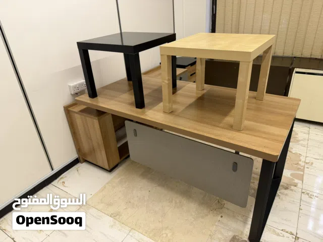 اثاث مكتبي مستعمل للبيع مع دينمو وخزائن