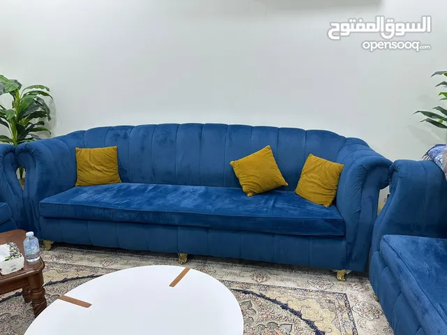 للبيع جلسة خمس كراسي (3 اشخاص)