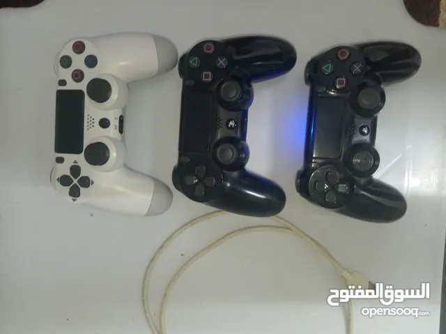 بلايستيشن 4 سلم للبيع معاه ثلث ايادي عليه عده اللعاب معاه سيديات انشارتد4 ومارفل