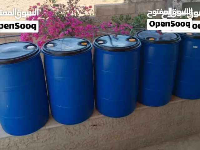 براميل بلاستيك نظاف جدا بحالة الوكاله للبيع