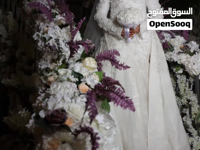 فستان زفاف ملكي استخدام مره واحده فقط بتصميم راقٍ  مناسب لعروس تبحث عن الإطلالة الكلاسيكية الفاخرة