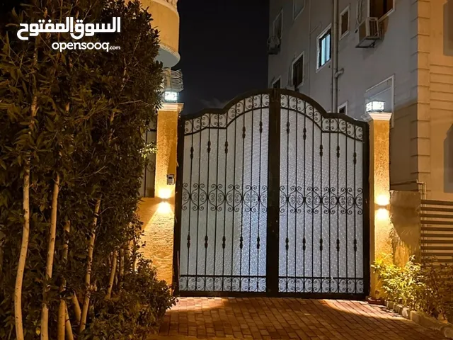 250 m2 4 Bedrooms Apartments for Sale in Giza Sheikh Zayed