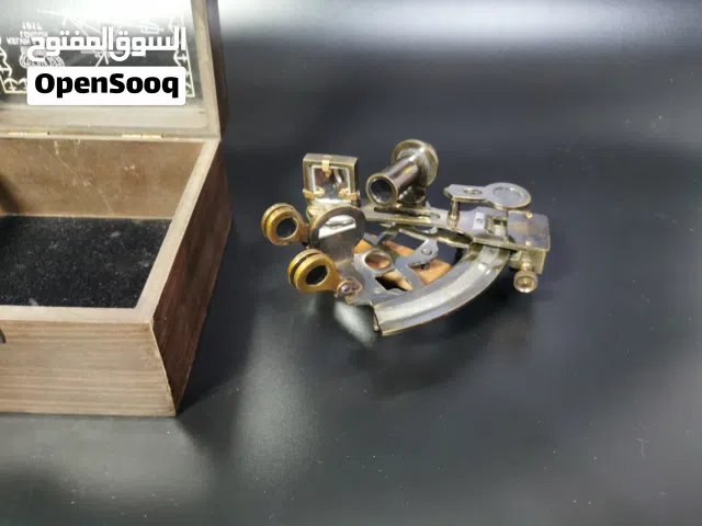 اسطرلاب بحري بالعلبه الخشب